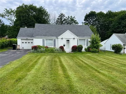 40 Beechwood Rd, New Hartford, NY 13413