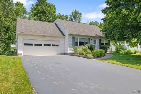 8403 Zenith Dr, Baldwinsville, NY 13027