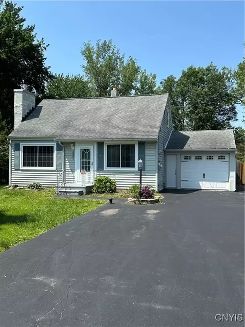 5841 Reis Dr, Cicero, NY 13039
