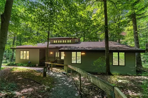 6837 Henderson Rd, Jamesville, NY 13078