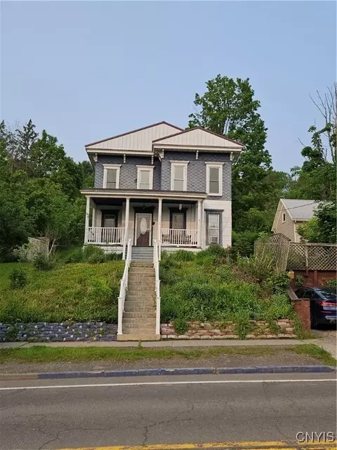 9 Broome St, Marathon, NY 13803