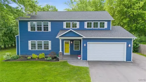 24 Edgewood Dr, Lysander, NY 13027