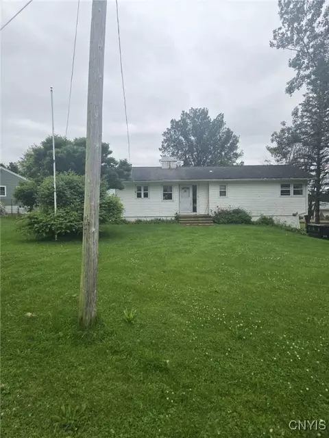 2 Crescent Dr, Whitestown, NY 13492