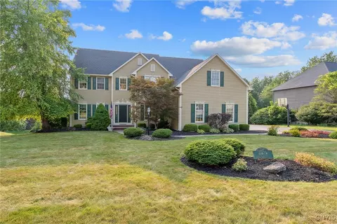 8429 Prestwick Dr, Manlius, NY 13104
