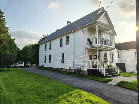 12 Chestnut St, Whitestown, NY 13417