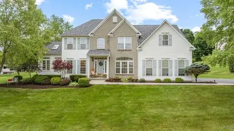 133 Raspberry Ln, Camillus, NY 13031