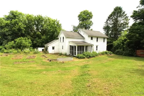 Exterior - 1500 Kimber Rd, Jamesville, NY 13078 photo 2 of 4