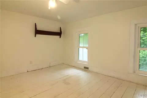 Bedroom - 1500 Kimber Rd, Jamesville, NY 13078 photo 5 of 7