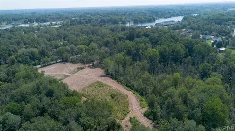 9141 River Rd, Lysander, NY 13027