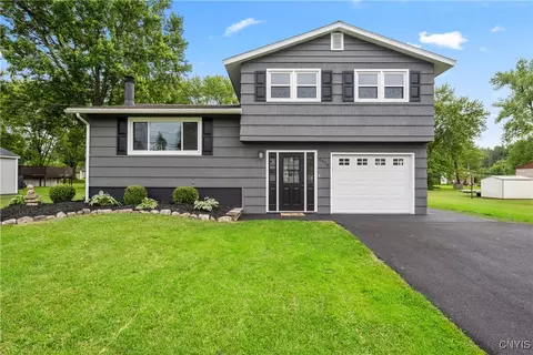 8478 Grandview Dr, Cicero, NY 13039