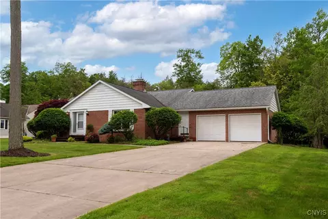 16 Silver Birch Ct, New Hartford, NY 13413