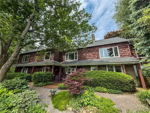 2717 W Lake Rd, Cazenovia, NY 13035