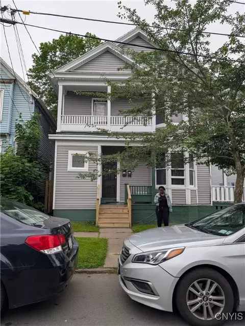110 Grove Pl, Utica, NY 13501