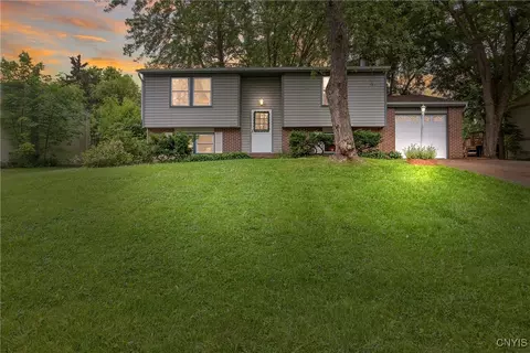 8273 Larkspur Dr, Baldwinsville, NY 13027