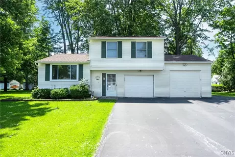 109 Roundmill Ln, Minoa, NY 13116