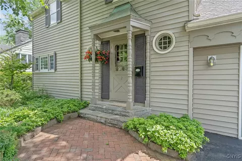 2 Morton Rd, Syracuse, NY 13214