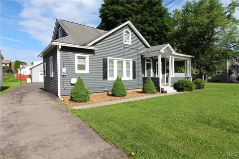 218 S Terry Rd, Geddes, NY 13219