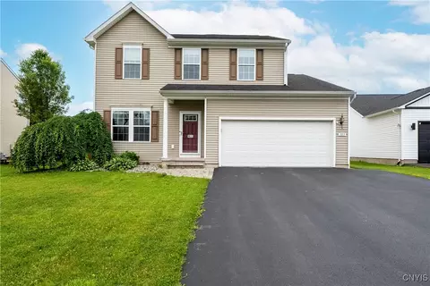 103 Lake Forest Dr, Minoa, NY 13116