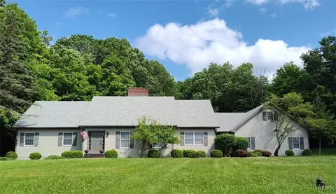 8074 Irish Mist Ln, Manlius, NY 13104