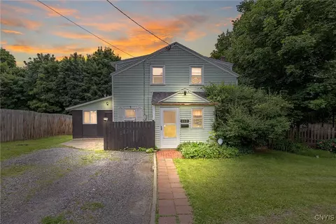 102 Thompson Rd, Onondaga, NY 13120
