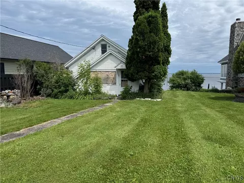 10429 Bayshore Dr, Henderson Harbor, NY 13651