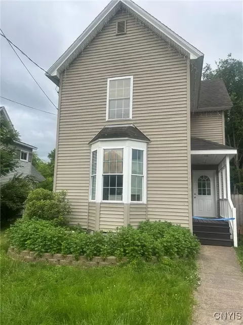 24 Elm St, Whitestown, NY 13492