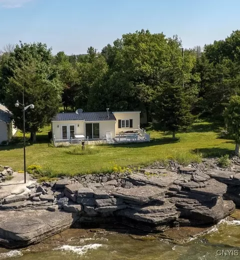5366 Clark Point Rd, Henderson, NY 13650