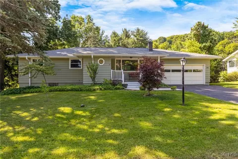 4874 Glenfield Dr, Onondaga, NY 13215