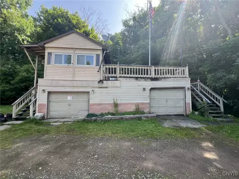 26 Towpath Rd, Schroeppel, NY 13135