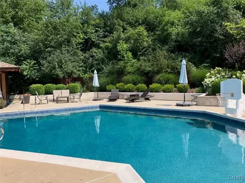 Exterior - 6987 Highfield Rd, Fayetteville, NY 13066 photo 5 of 7