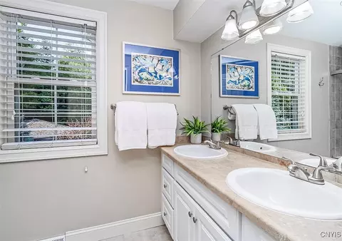 Bath - 6987 Highfield Rd, Fayetteville, NY 13066 photo 5 of 9
