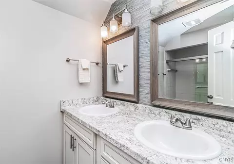 Bath - 6987 Highfield Rd, Fayetteville, NY 13066 photo 4 of 9