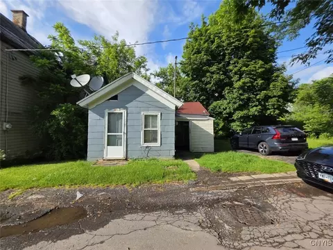 1026 Hess Ln, Utica, NY 13502