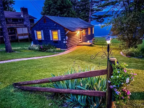 551 W Cottage Ln, Deruyter, NY 13052