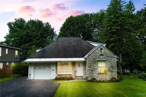 10 Benton Cir, Utica, NY 13501