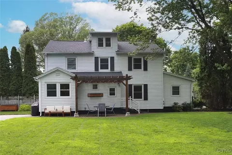 Exterior - 105 Maple Dr, Fayetteville, NY 13066 photo 2 of 9