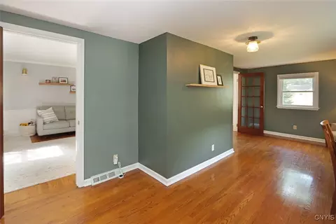 Entry Way - 105 Maple Dr, Fayetteville, NY 13066 photo 2 of 6