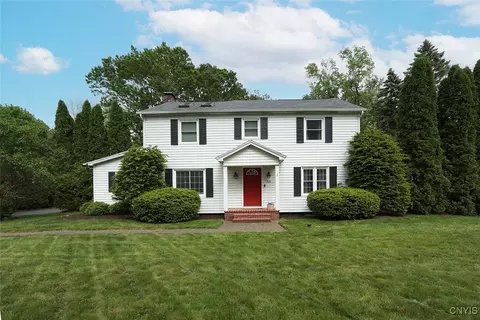 105 Maple Dr, Fayetteville, NY 13066