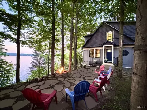 1690 Amerman Rd, Skaneateles, NY 13152