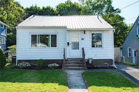 429 Ridgewood Dr, Syracuse, NY 13206
