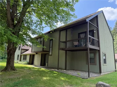646 Idlewood Ct, Van Buren, NY 13027