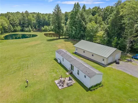 930 Salt Rd, Constantia, NY 13044