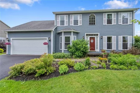 8879 Kilkenny Dr, Lysander, NY 13027