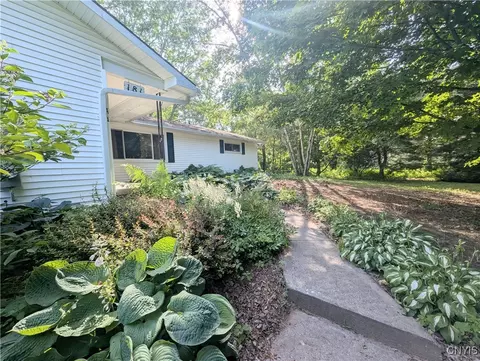 181 Pendergast Rd, Granby, NY 13135