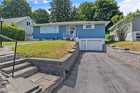404 Hillsboro Pkwy, Syracuse, NY 13214