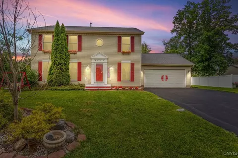 8452 Rollercoaster Dr, Cicero, NY 13039