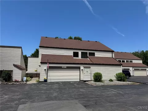 601 Woburn Dr, Camillus, NY 13031