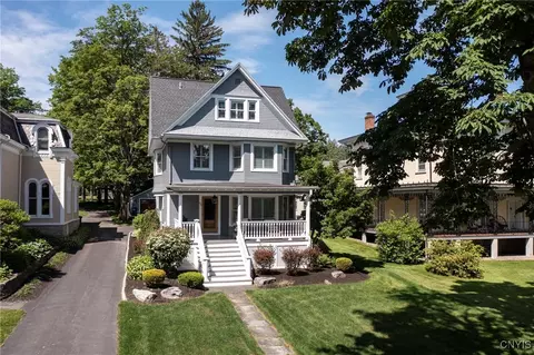 52 W Lake St, Skaneateles, NY 13152