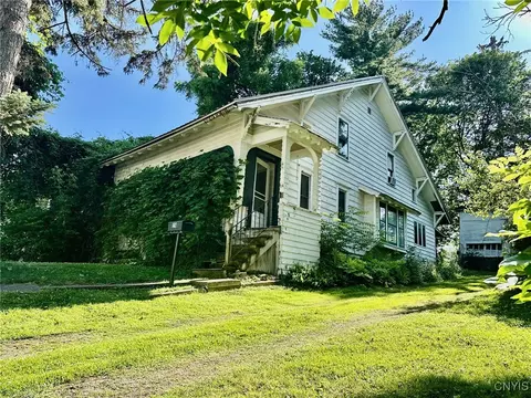214 Montrose Ave, Geddes, NY 13219