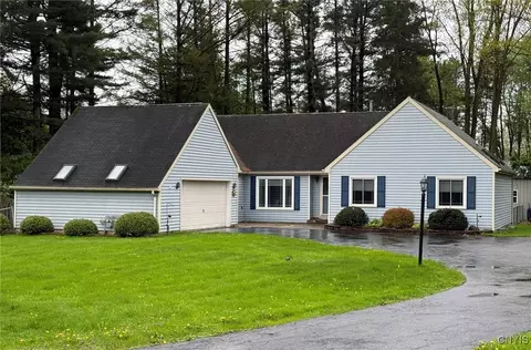 4050 Elmcrest Rd, Salina, NY 13090